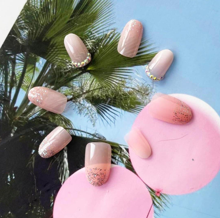 Vembley Set of 24 Artificial Reusable Nails in Pink with crushed glitter tips with glue