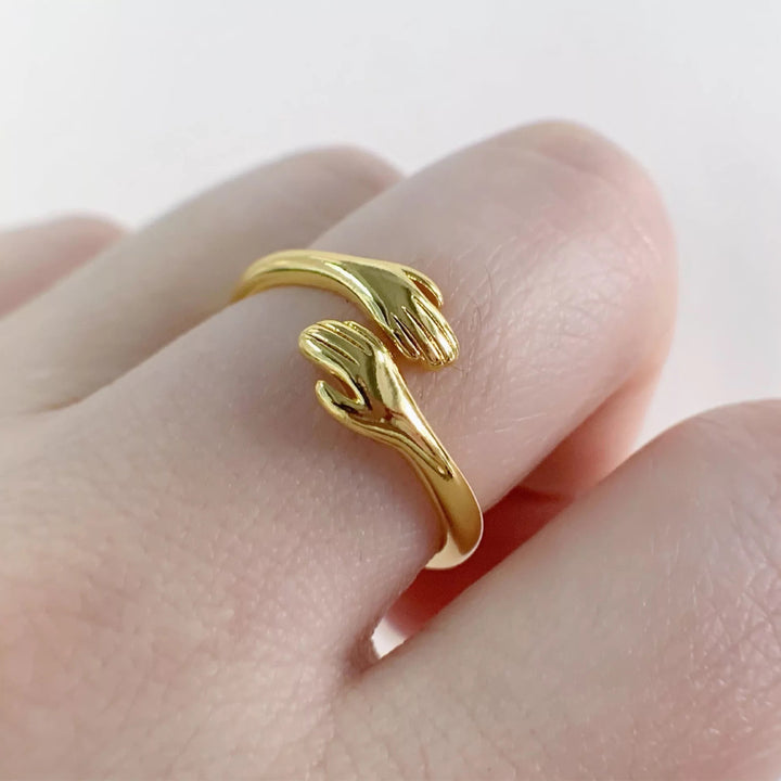 hug ring gold