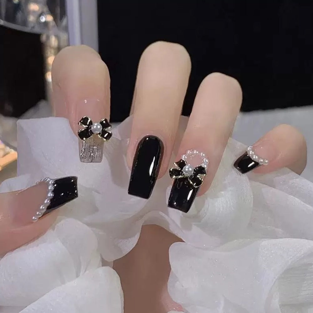 Vembley Set of 24 Artificial Reusable Nails in Midnight Elegance Design With Glue