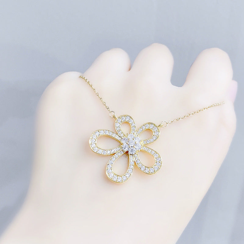  Charming Gold Plated Embedded Flower Pendant Necklace for Women and Girls