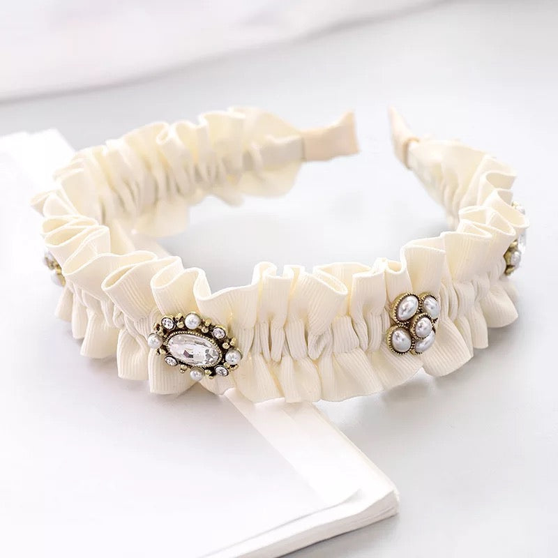 Vembley Pretty Aiyana White Plastic Hairband For Women and Girls