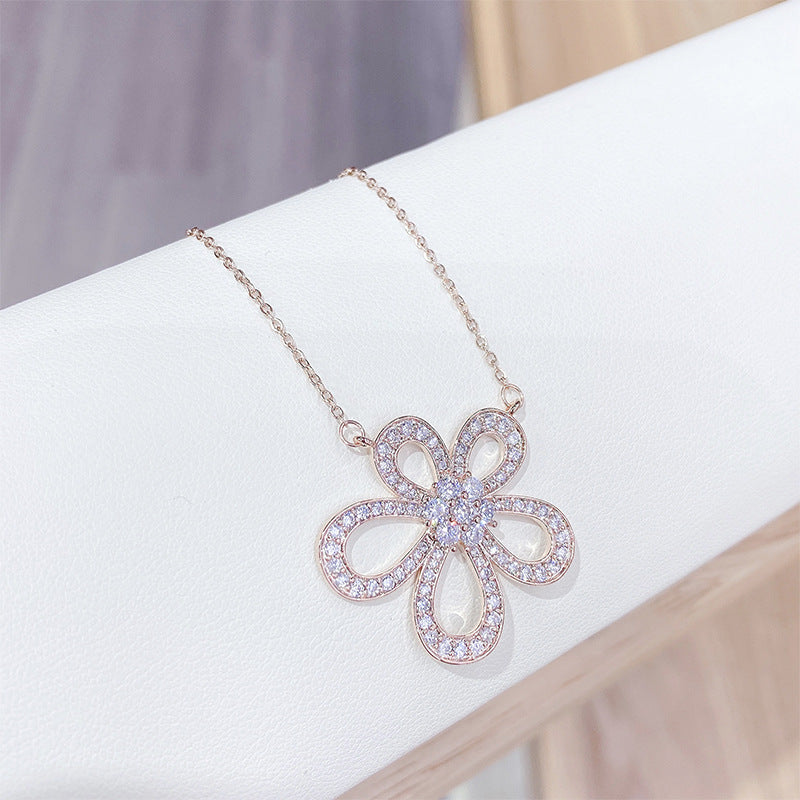  Charming Rosegold Plated Embedded Flower Pendant Necklace for Women and Girls